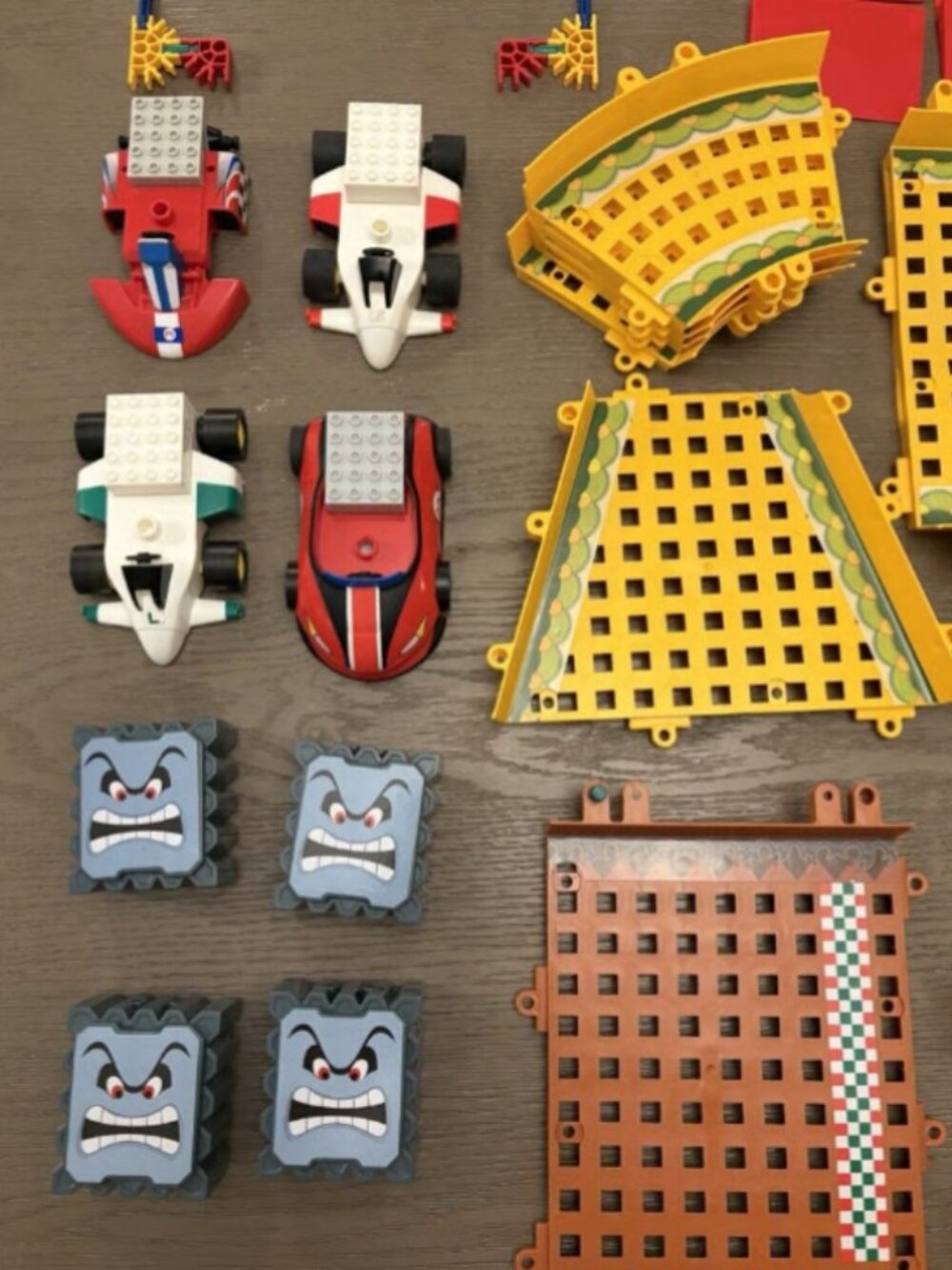 K’nex Mario Kart Wii Bundle Mix Mario and Luigi Track Lot Huge 50+ Pieces